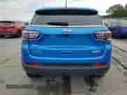 2023 Jeep Compass Latitude Lux z VIN 3C4NJDFN7PT546210, wystawiony jako Copart lot #68833065 z przebiegiem 12 701 mil mil oraz Szkoda całkowita • Salvage title. Historia ofert i sprzedaży dostępna na DreamBid. Obrazek 6.