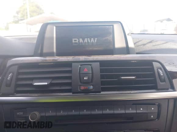 2014 BMW 4 Series 428i xDrive z VIN WBA3N5C52EF716998, wystawiony jako IAAI lot #42548467 z przebiegiem 212 418 mil mil oraz . Historia ofert i sprzedaży dostępna na DreamBid. Obrazek 17.