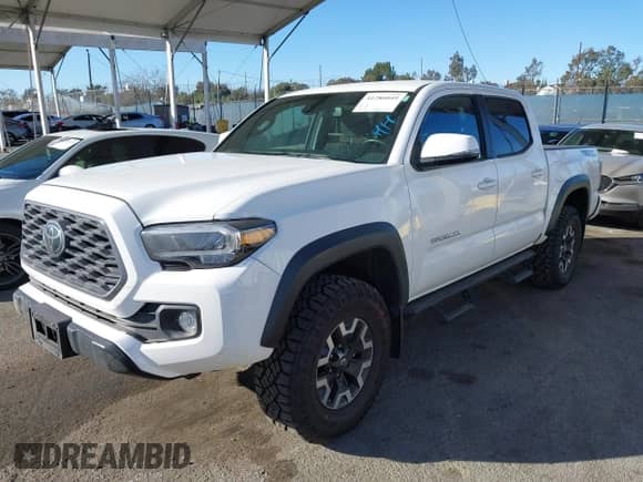 2021 Toyota Tacoma SR5 z VIN 3TMAZ5CN7MM144212, wystawiony jako IAAI lot #41707150 z przebiegiem 75 113 mil mil oraz . Historia ofert i sprzedaży dostępna na DreamBid. Obrazek 2.