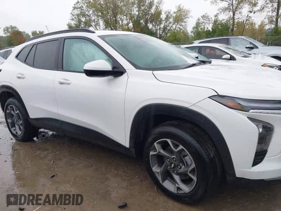 2025 Chevrolet Trax LT with VIN KL77LHEP1SC022758, listed as a IAAI auction lot 43290989 with 12,637 mi miles and . Bid and sale history available at DreamBid. Image 13.