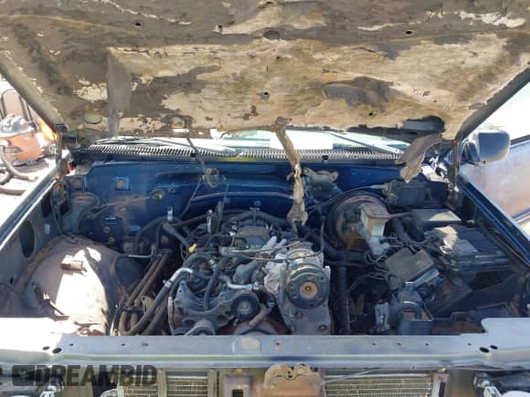 1998 Chevrolet Silverado 1500 z VIN 2GCEK19R4W1202814, wystawiony jako IAAI lot #43276189 z przebiegiem 380 182 mil mil oraz . Historia ofert i sprzedaży dostępna na DreamBid. Obrazek 10.