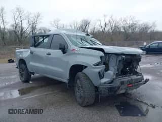 2024 Chevrolet Silverado 1500 LT Trail Boss z VIN 3GCUDFED8RG142707, wystawiony jako IAAI lot #41643450 z przebiegiem Nie podano mil oraz . Historia ofert i sprzedaży dostępna na DreamBid. Obrazek 1.