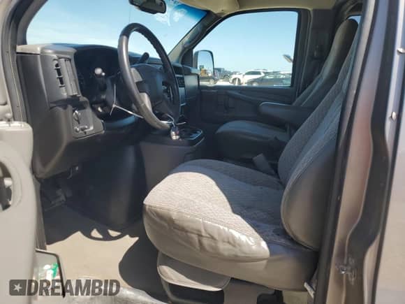 2006 Chevrolet Express Passenger с VIN 1GAHG39U661203198, выставлен на аукционе Copart как лот 56530785 с пробегом 207 997 миль миль и Списание • Salvage title. История ставок и продаж доступна на DreamBid. Изображение 7.