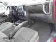 2019 Chevrolet Silverado 1500 RST z VIN 1GCPWDED1KZ114698, wystawiony jako IAAI lot #42146585 z przebiegiem 114 587 mil mil oraz . Historia ofert i sprzedaży dostępna na DreamBid. Obrazek 5.