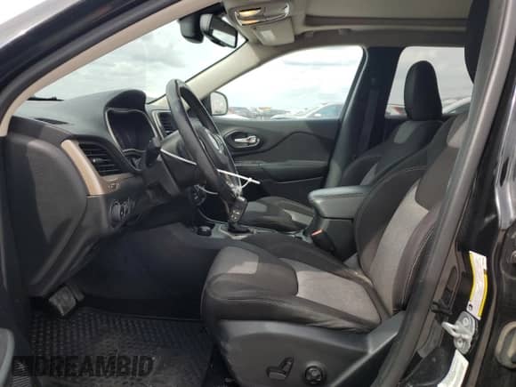 2014 Jeep Cherokee Latitude with VIN 1C4PJMCS7EW241090, listed as a Copart auction lot 82779675 with 146,040 mi miles and Clean title. Bid and sale history available at DreamBid. Image 7.