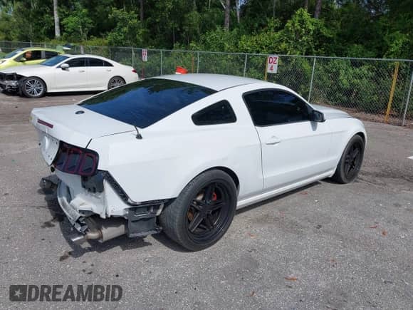 2014 Ford Mustang Premium с VIN 1ZVBP8AM6E5278915, выставлен на аукционе IAAI как лот 43103919 с пробегом 117 086 миль миль и . История ставок и продаж доступна на DreamBid. Изображение 4.