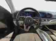 2020 Mercedes-Benz GLS 450 z VIN 4JGFF5KE7LA079465, wystawiony jako Copart lot #85124795 z przebiegiem 89 154 mil mil oraz Czysty tytuł • Clean title. Historia ofert i sprzedaży dostępna na DreamBid. Obrazek 9.