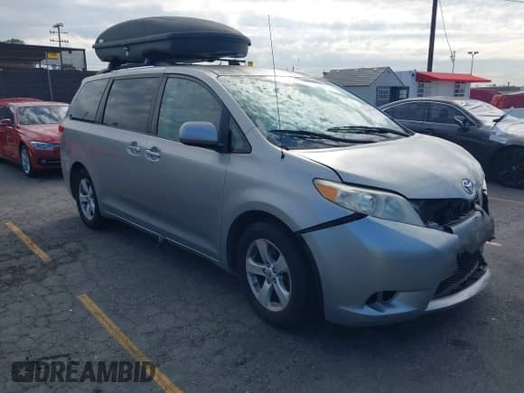 2011 Toyota Sienna LE с VIN 5TDKK3DC7BS102212, выставлен на аукционе IAAI как лот 43401647 с пробегом 150 942 миль миль и . История ставок и продаж доступна на DreamBid. Изображение 1.