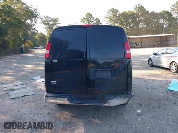 2017 Chevrolet Express Cargo с VIN 1GCWGAFFXH1140568, выставлен на аукционе IAAI как лот 43108676 с пробегом 196 900 миль миль и . История ставок и продаж доступна на DreamBid. Изображение 17.