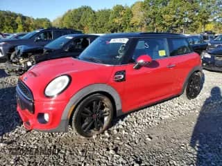 2015 MINI Hardtop S z VIN WMWXP7C51F2A59162, wystawiony jako Copart lot #86217825 z przebiegiem 257 401 mil mil oraz Czysty tytuł • Clean title. Historia ofert i sprzedaży dostępna na DreamBid. Obrazek 1.