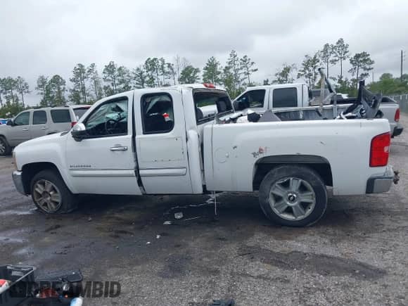 2013 Chevrolet Silverado 1500 LT z VIN 1GCRCSE05DZ344718, wystawiony jako IAAI lot #43420272 z przebiegiem 77 120 mil mil oraz . Historia ofert i sprzedaży dostępna na DreamBid. Obrazek 14.