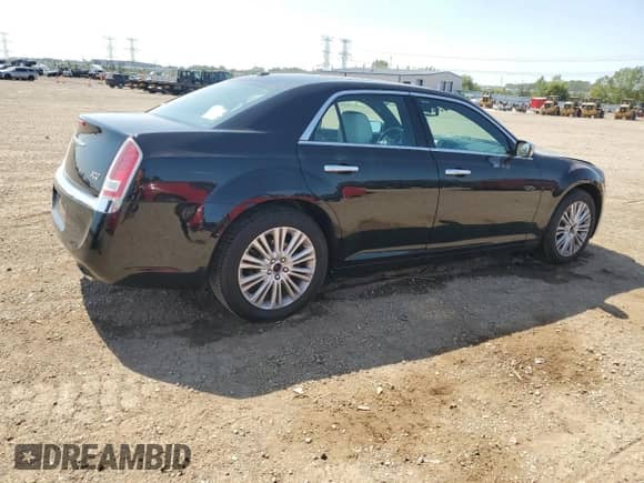 2014 Chrysler 300 z VIN 2C3CCARG1EH381682, wystawiony jako Copart lot #71827845 z przebiegiem 84 714 mil mil oraz Szkoda całkowita • Salvage title. Historia ofert i sprzedaży dostępna na DreamBid. Obrazek 3.