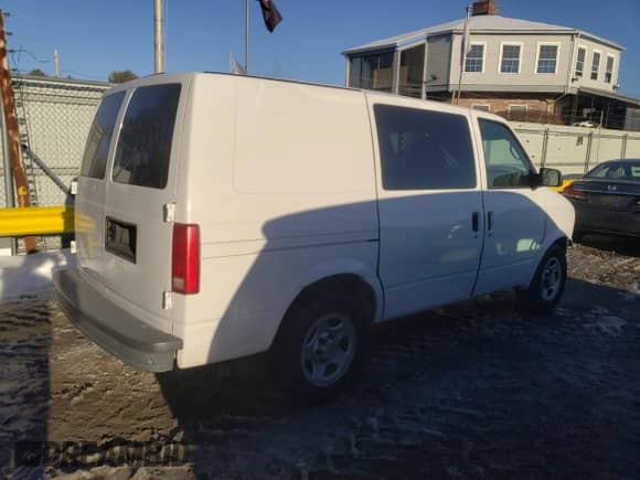 2005 Chevrolet Astro Cargo with VIN 1GCDM19X05B119268, listed as a Copart auction lot 48266825 with 240,492 mi miles and Clean title. Bid and sale history available at DreamBid. Image 3.