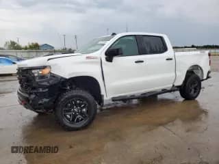 2024 Chevrolet Silverado 1500 Custom Trail Boss z VIN 3GCUDCE81RG321446, wystawiony jako Copart lot #72214744 z przebiegiem 3 581 mil mil oraz Szkoda całkowita • Salvage title. Historia ofert i sprzedaży dostępna na DreamBid. Obrazek 1.