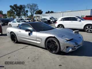 2004 Chevrolet Corvette с VIN 1G1YY22G545107578, выставлен на аукционе Copart как лот 87248715 с пробегом 147 953 миль миль и Списание • Salvage title. История ставок и продаж доступна на DreamBid. Изображение 4.