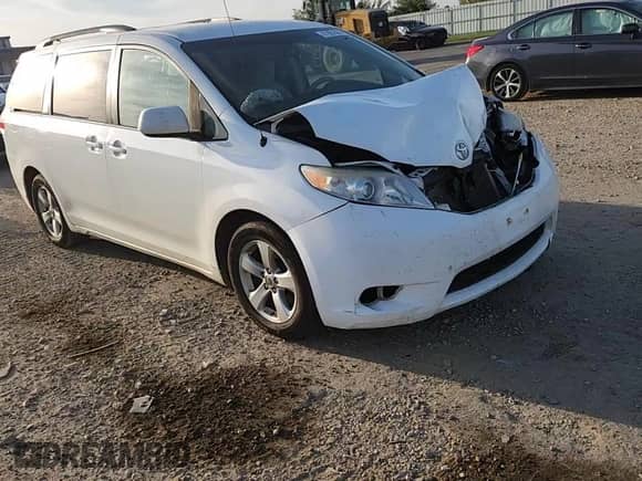 2014 Toyota Sienna LE with VIN 5TDKK3DC6ES487489, listed as a Copart auction lot 81953395 with 138,512 mi miles and Non repairable. Bid and sale history available at DreamBid. Image 14.