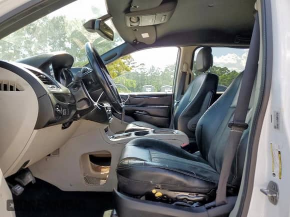 2019 Dodge Grand Caravan SXT z VIN 2C4RDGCG8KR693020, wystawiony jako Copart lot #65456325 z przebiegiem 172 314 mil mil oraz Czysty tytuł • Clean title. Historia ofert i sprzedaży dostępna na DreamBid. Obrazek 7.