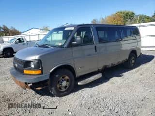 2006 Chevrolet Express Passenger with VIN 1GAHG39U761213173, listed as a Copart auction lot 82414095 with 152,517 mi miles and Clean title. Bid and sale history available at DreamBid. Image 1.