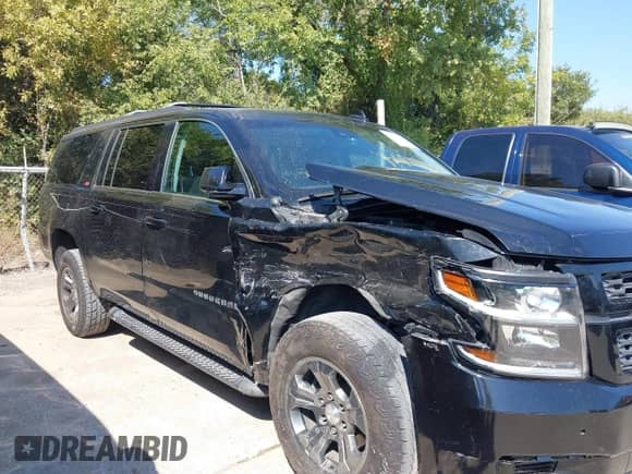 2019 Chevrolet Suburban LT z VIN 1GNSKHKC6KR165971, wystawiony jako IAAI lot #43421546 z przebiegiem 280 399 mil mil oraz . Historia ofert i sprzedaży dostępna na DreamBid. Obrazek 13.