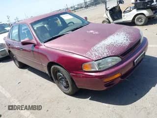 1996 Toyota Camry LE z VIN 4T1BF12K1TU129000, wystawiony jako IAAI lot #42294535 z przebiegiem 157 851 mil mil oraz . Historia ofert i sprzedaży dostępna na DreamBid. Obrazek 1.