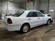 1998 Mercedes-Benz C 230/260/280/320 z VIN WDBHA29G9WA608757, wystawiony jako Copart lot #45293115 z przebiegiem 114 643 mil mil oraz Szkoda całkowita • Salvage title. Historia ofert i sprzedaży dostępna na DreamBid. Obrazek 3.