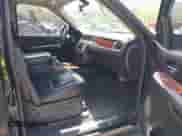 2009 Chevrolet Suburban LTZ z VIN 1GNFK36349R294901, wystawiony jako IAAI lot #42160500 z przebiegiem 178 800 mil mil oraz . Historia ofert i sprzedaży dostępna na DreamBid. Obrazek 5.