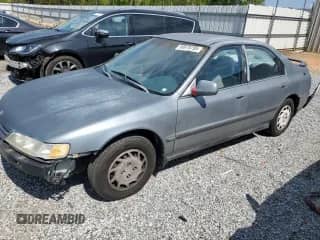 1994 Honda Accord LX с VIN 1HGCD5636RA123553, выставлен на аукционе Copart как лот 50878795 с пробегом 155 804 миль миль и Списание • Salvage title. История ставок и продаж доступна на DreamBid. Изображение 1.
