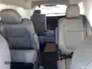 2025 Toyota Sienna XLE z VIN 5TDJSKFC6SS178166, wystawiony jako Copart lot #70507065 z przebiegiem 13 495 mil mil oraz Szkoda całkowita • Salvage title. Historia ofert i sprzedaży dostępna na DreamBid. Obrazek 10.