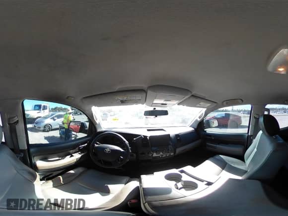 2012 Toyota Tundra z VIN 5TFRU5F19CX026861, wystawiony jako IAAI lot #41827542 z przebiegiem 135 428 mil mil oraz . Historia ofert i sprzedaży dostępna na DreamBid. Obrazek 18.