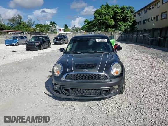 2011 MINI Hardtop S with VIN WMWSV3C58BTY11594, listed as a Copart auction lot 82583025 with 98,138 mi miles and Salvage title. Bid and sale history available at DreamBid. Image 13.