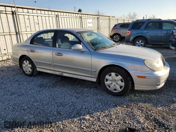 2004 Hyundai Sonata with VIN KMHWF25H14A988842, listed as a Copart auction lot 48551335 with 149,097 mi miles and Salvage title. Bid and sale history available at DreamBid. Image 4.