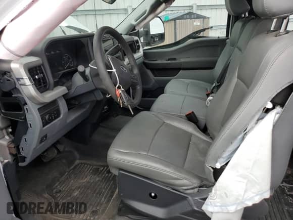 2023 Ford F-250 XL z VIN 1FT7X2BA8PEC36291, wystawiony jako Copart lot #88395145 z przebiegiem 77 985 mil mil oraz Nie do naprawy • Non repairable. Historia ofert i sprzedaży dostępna na DreamBid. Obrazek 7.