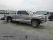 1998 Dodge 1500 с VIN 1B7HF13Z3WJ206840, выставлен на аукционе Copart как лот 71807135 с пробегом 216 684 миль миль и Списание • Salvage title. История ставок и продаж доступна на DreamBid. Изображение 4.