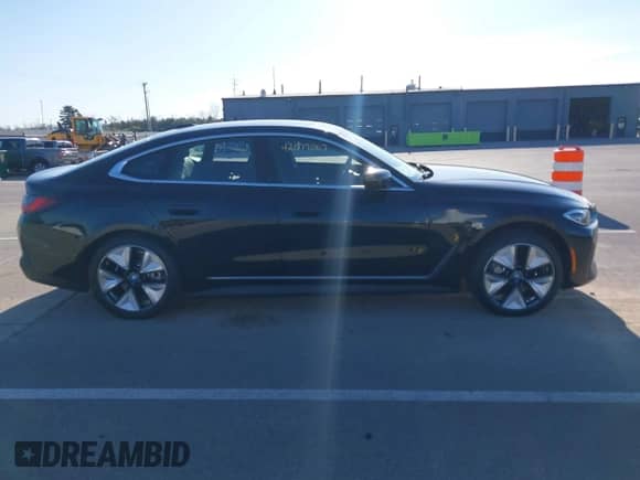 2024 BMW i4 xDrive40 с VIN WBY83FB05RFS69775, выставлен на аукционе IAAI как лот 42079067 с пробегом 4 607 миль миль и . История ставок и продаж доступна на DreamBid. Изображение 13.