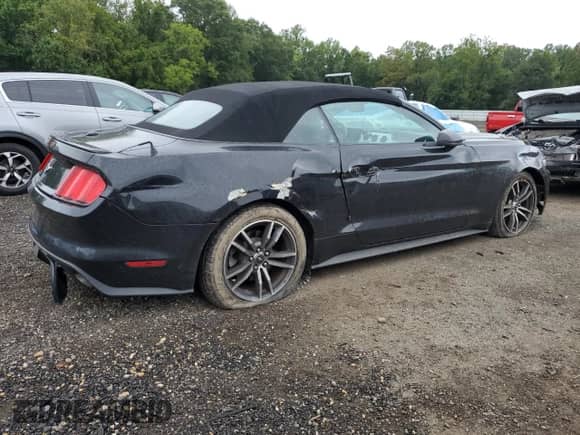 2016 Ford Mustang EcoBoost Premium z VIN 1FATP8UH1G5217129, wystawiony jako Copart lot #69911345 z przebiegiem 116 808 mil mil oraz Szkoda całkowita • Salvage title. Historia ofert i sprzedaży dostępna na DreamBid. Obrazek 3.