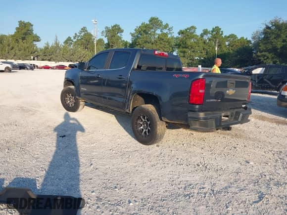 2019 Chevrolet Colorado 4WD LT z VIN 1GCGTCEN6K1143625, wystawiony jako IAAI lot #43593852 z przebiegiem 149 238 mil mil oraz . Historia ofert i sprzedaży dostępna na DreamBid. Obrazek 3.