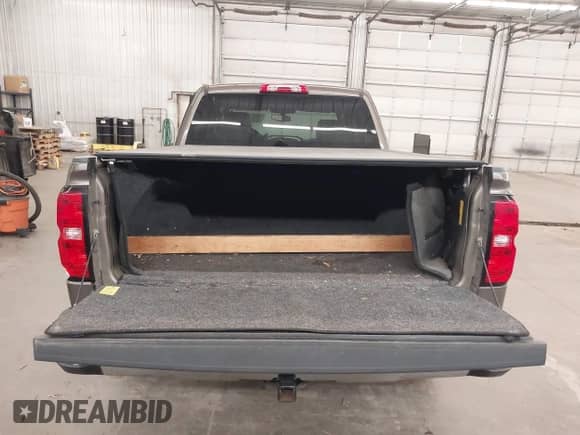 2014 Chevrolet Silverado 1500 LT с VIN 3GCUKREC3EG471887, выставлен на аукционе IAAI как лот 41860352 с пробегом 205 357 миль миль и . История ставок и продаж доступна на DreamBid. Изображение 17.