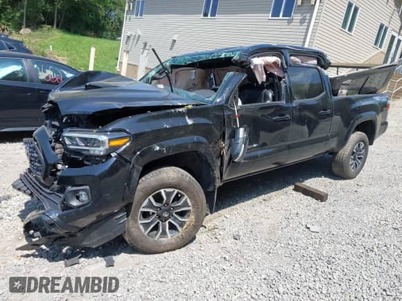2021 Toyota Tacoma SR5 z VIN 3TYDZ5BN1MT002778, wystawiony jako IAAI lot #42591088 z przebiegiem Nie podano mil oraz . Historia ofert i sprzedaży dostępna na DreamBid. Obrazek 2.