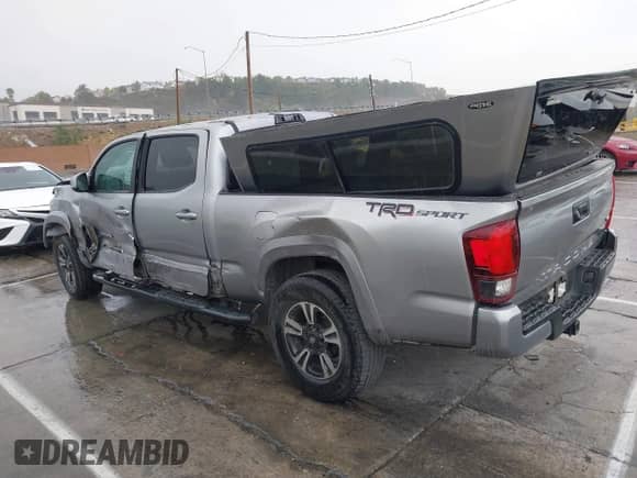 2018 Toyota Tacoma SR5 с VIN 3TMBZ5DN0JM012259, выставлен на аукционе IAAI как лот 41709709 с пробегом Не указан миль и . История ставок и продаж доступна на DreamBid. Изображение 3.