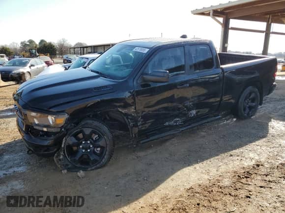 2024 Ram 1500 Tradesman z VIN 1C6SRFCT9RN226228, wystawiony jako Copart lot #42578855 z przebiegiem 8 229 mil mil oraz Szkoda całkowita • Salvage title. Historia ofert i sprzedaży dostępna na DreamBid. Obrazek 1.