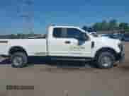 2019 Ford F-250 XL z VIN 1FT7X2B67KEF31158, wystawiony jako IAAI lot #42540194 z przebiegiem 60 342 mil mil oraz . Historia ofert i sprzedaży dostępna na DreamBid. Obrazek 14.