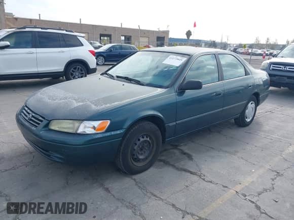 1997 Toyota Camry LE z VIN 4T1BG22K4VU018642, wystawiony jako IAAI lot #43272849 z przebiegiem 208 007 mil mil oraz . Historia ofert i sprzedaży dostępna na DreamBid. Obrazek 18.