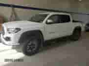 2023 Toyota Tacoma TRD Off Road z VIN 3TMCZ5AN5PM625110, wystawiony jako Copart lot #82304995 z przebiegiem 48 416 mil mil oraz Szkoda całkowita • Salvage title. Historia ofert i sprzedaży dostępna na DreamBid. Obrazek 1.