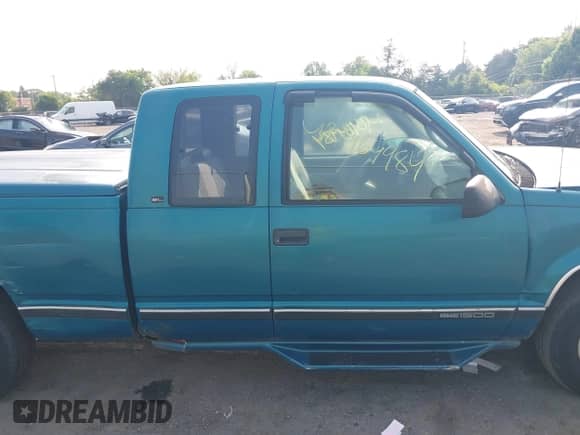 1997 GMC Sierra 1500 с VIN 1GTEC19W6VE540392, выставлен на аукционе IAAI как лот 42464984 с пробегом 247 120 миль миль и . История ставок и продаж доступна на DreamBid. Изображение 13.
