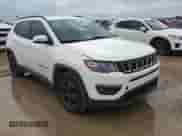 2018 Jeep Compass Latitude z VIN 3C4NJCBB9JT108608, wystawiony jako Copart lot #62002645 z przebiegiem 116 450 mil mil oraz Czysty tytuł • Clean title. Historia ofert i sprzedaży dostępna na DreamBid. Obrazek 14.
