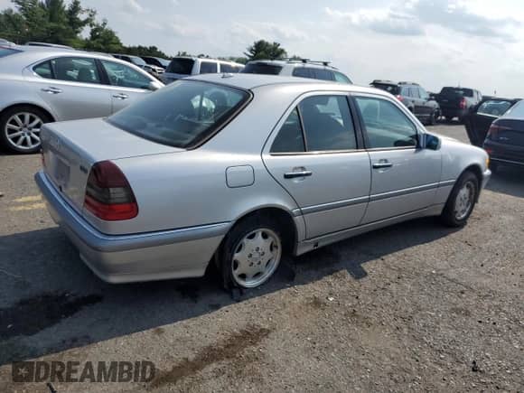 2000 Mercedes-Benz C 230/260/280/320 z VIN WDBHA29G3YA844405, wystawiony jako Copart lot #66318365 z przebiegiem 130 040 mil mil oraz Szkoda całkowita • Salvage title. Historia ofert i sprzedaży dostępna na DreamBid. Obrazek 3.
