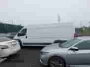 2018 Ram ProMaster Cargo z VIN 3C6URVJG7JE128140, wystawiony jako IAAI lot #42174435 z przebiegiem 101 826 mil mil oraz . Historia ofert i sprzedaży dostępna na DreamBid. Obrazek 13.