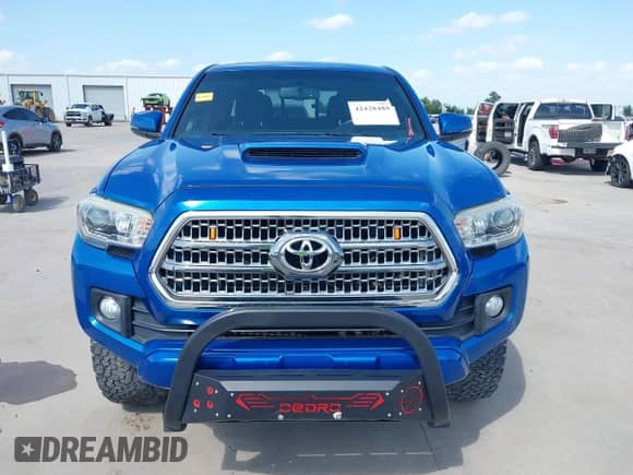 2016 Toyota Tacoma SR5 с VIN 5TFAZ5CN9GX018206, выставлен на аукционе IAAI как лот 42428485 с пробегом 84 337 миль миль и . История ставок и продаж доступна на DreamBid. Изображение 12.