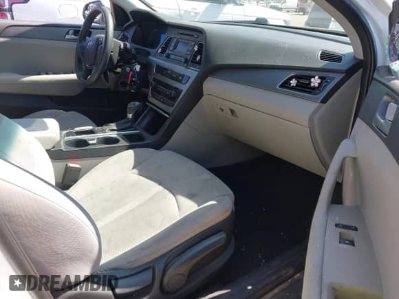 2017 Hyundai Sonata SE с VIN 5NPE24AF9HH441456, выставлен на аукционе IAAI как лот 43406181 с пробегом 132 780 миль миль и . История ставок и продаж доступна на DreamBid. Изображение 5.