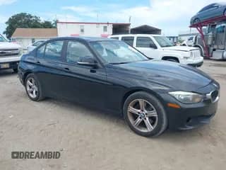 2013 BMW 3 Series 320i с VIN WBA3B1C5XDK129844, выставлен на аукционе IAAI как лот 42822244 с пробегом 156 111 миль миль и . История ставок и продаж доступна на DreamBid. Изображение 1.